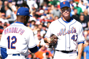 New York Mets starting pitcher Tom Glavine is pulled from the game by manager Willie Randolph after giving up 5 runs in the first inning against the Florida Marlins at Shea Stadium in New York City on September 30, 2007.(UPI Photo/John Angelillo)